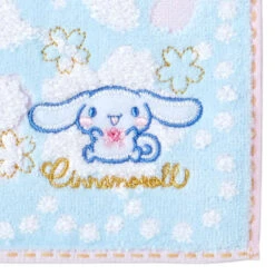 Sanrio Sakura 2023 - Mini Serviette Cinnamoroll -Style Japonais Boutique SanrioSakura2023CinnamorollHandTowelJapanKawaiiGoodiesYattaJapan2