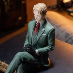 Sega SPY X FAMILY - Loid Forger Chokonose PM Figure -Style Japonais Boutique TVanimeSPYxFAMILYChokonosePremiumFigureLoidForgerAnimeGoodiesYattaJapan3